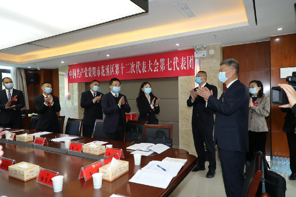 许俊松率队看望参加中国共产党贵阳市花溪区第十二次代表大会代表