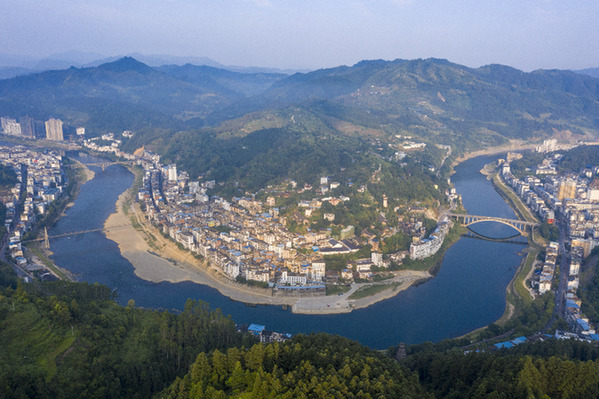 (吴德军 摄)2015年8月1日清晨拍摄的贵州省从江县城全景(拼接图).