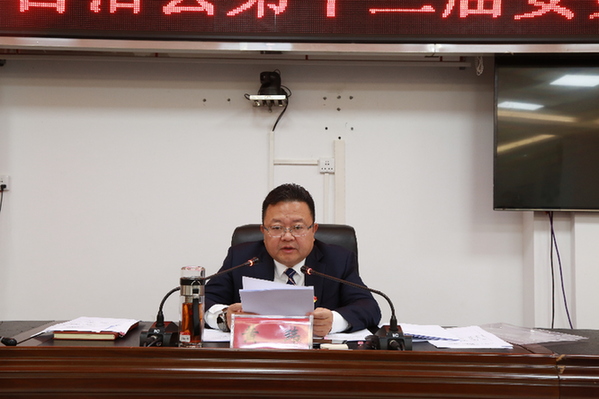 >信息展播>正文 黄玮书记讲话.黄玮代表新一届县委领导班子作了讲话.