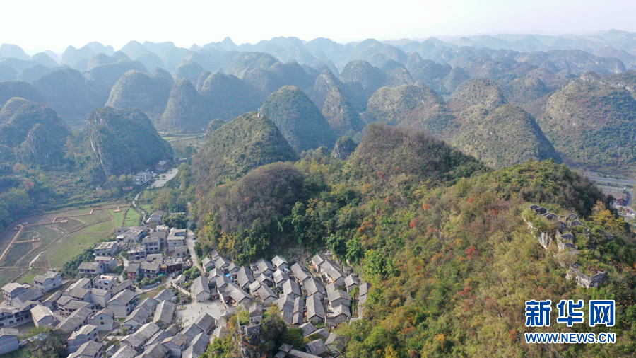 12月1日航拍的贵州安顺市镇宁县高荡村一景.