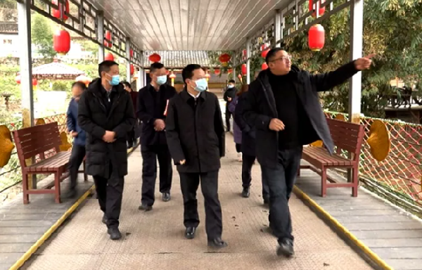 张涛到六盘水市六枝特区开展入村寨进社区走企业访群众大走访