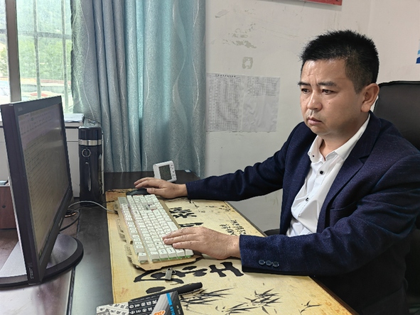 正安县人力资源和社会保障局工作人员,2021年6月主动请缨到格林镇朝阳