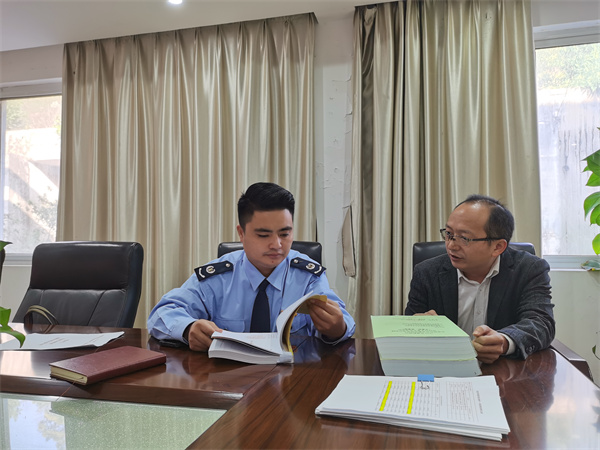 PG电子下载黔南税务：“一企一策”化风险 助推企业解困境(图2)