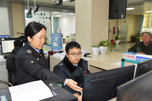 欧博体育入口晴隆税务：高效办成一件事 服务有力更有感(图1)