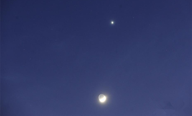 2017年首个美丽天象“双星伴月”登场
