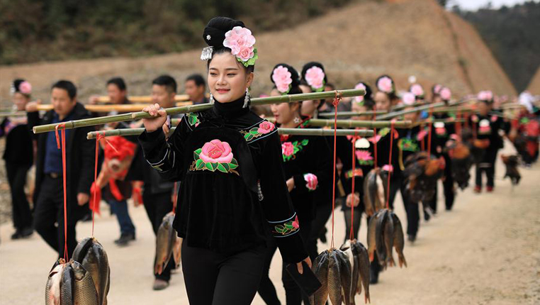 贵州丹寨：“姑妈”回娘家过春节