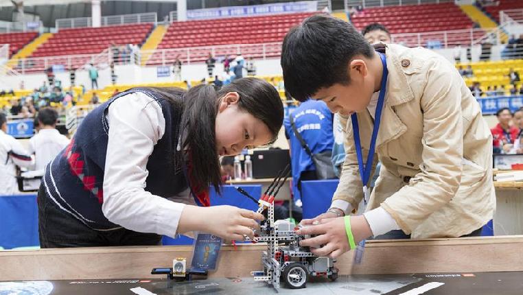 贵州遵义举办青少年机器人竞赛