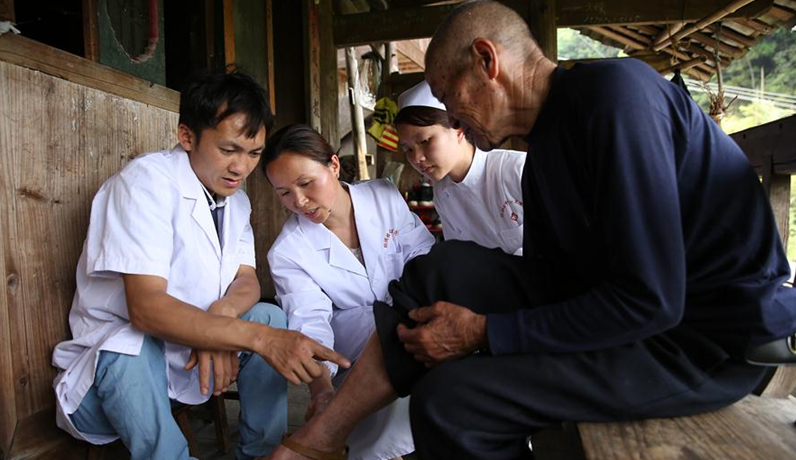 贵州丹寨：“家庭医生”服务到农家