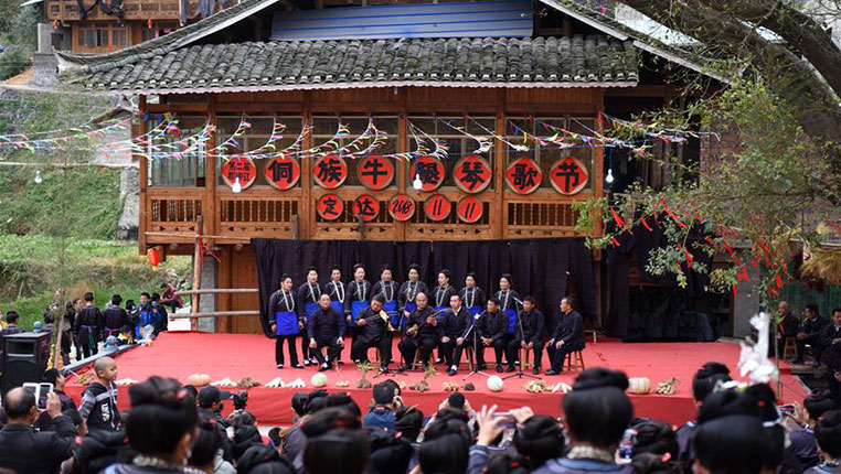 贵州榕江：侗寨举办牛腿琴歌节
