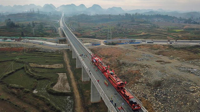 貴州：安六鐵路開始鋪軌