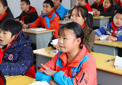 三都：教育有保障 移民群众欢乐多