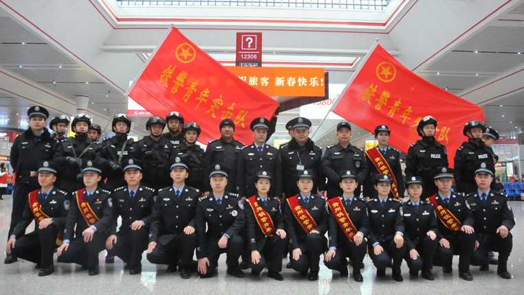 新华网微视频：春运首日 贵铁警方成立青年突击队护航平安春运