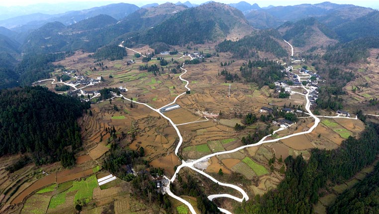 【新春走基层】俯瞰贵州务川乡村新变化 “组组通”公路修到家门口