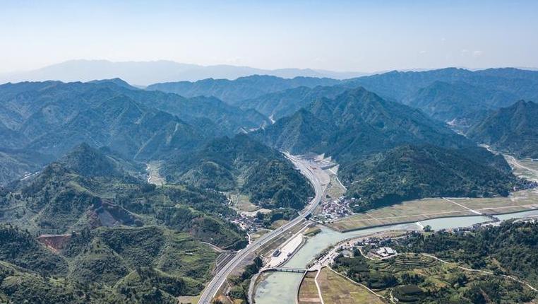 铜仁至怀化高速公路（贵州段）建成
