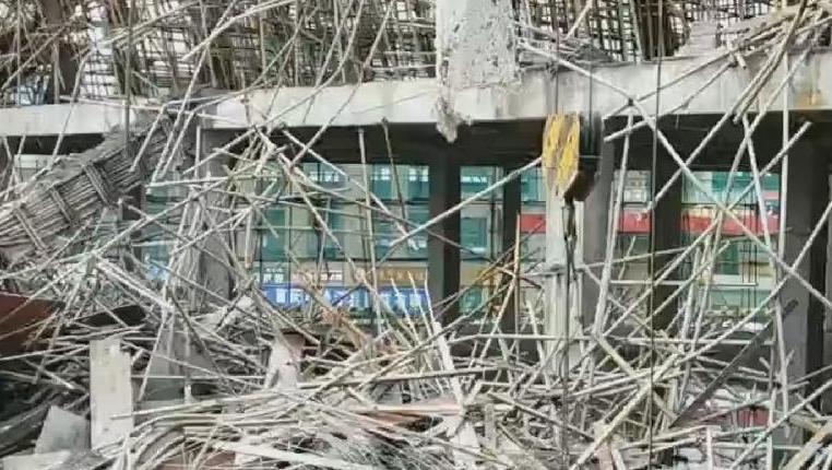 贵州毕节一工地发生支架垮塌 7人获救仍有2人被困