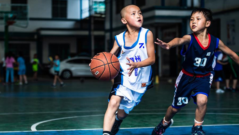 篮球为山区少年插上梦想的“翅膀”