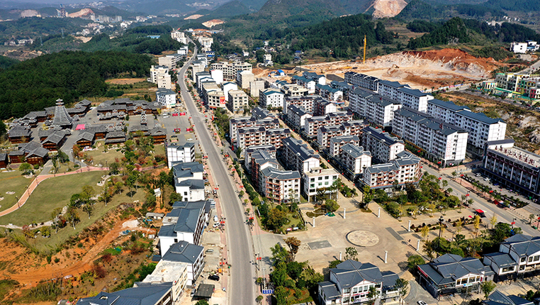 航拍贵州玉屏田坪易地扶贫搬迁安置点：移民新村气象新