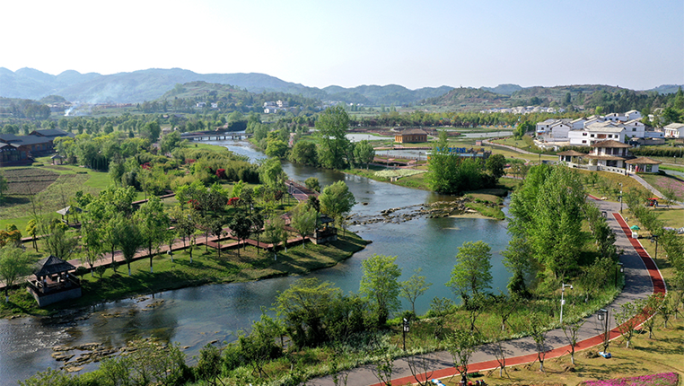 航拍：贵州安顺“山里江南”春光美