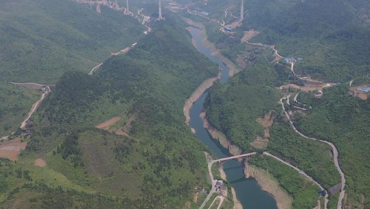 贵州遵余高速湘江大桥建设进展顺利