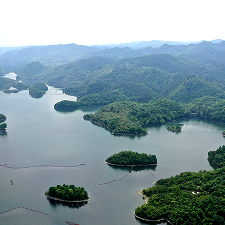 鸟瞰贵阳阿哈湖：湖光山色美 初夏景迷人