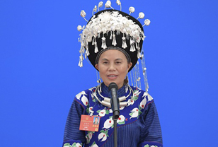 石丽平在&ldquo;代表通道&rdquo;讲述贵州故事