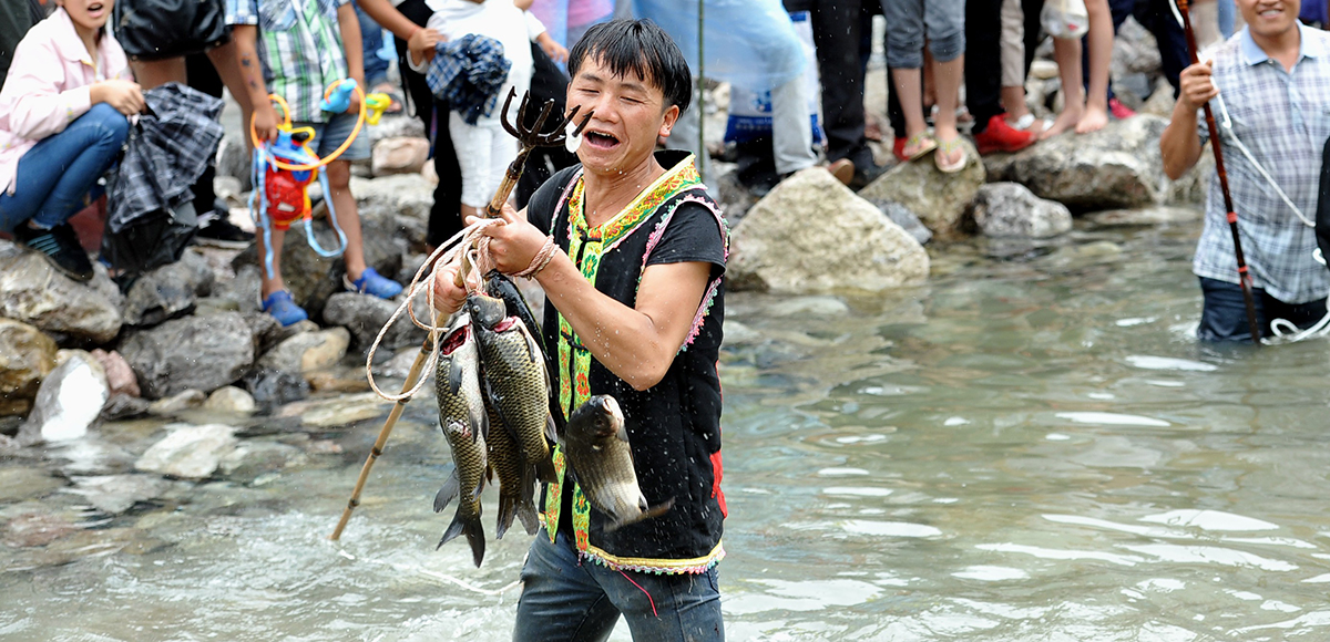 贵州福泉苗族同胞欢度“杀鱼节” 传承渔猎文化