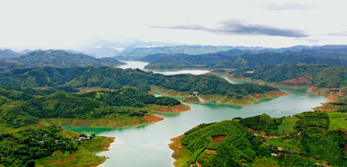 万峰湖：生态治理换来水美鱼肥