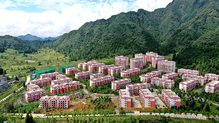 航拍贵州桐梓“高颜值”新农村