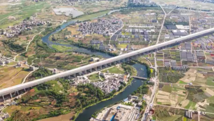 贵州高速公路通车里程10年增长逾4倍