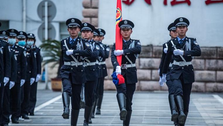 贵州省公安厅举行升警旗仪式庆祝首个中国人民警察节