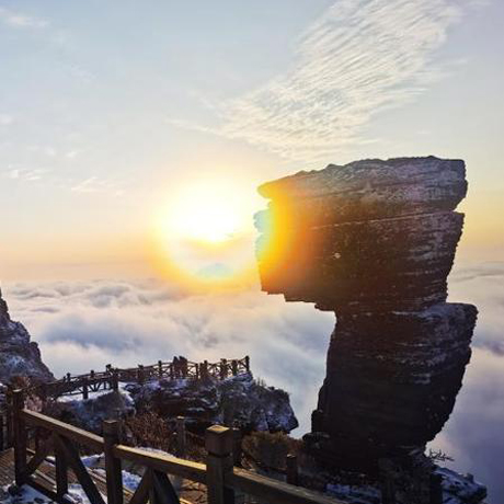 梵净山现夕阳云海景观