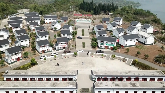 走近化屋村“扶贫车间”