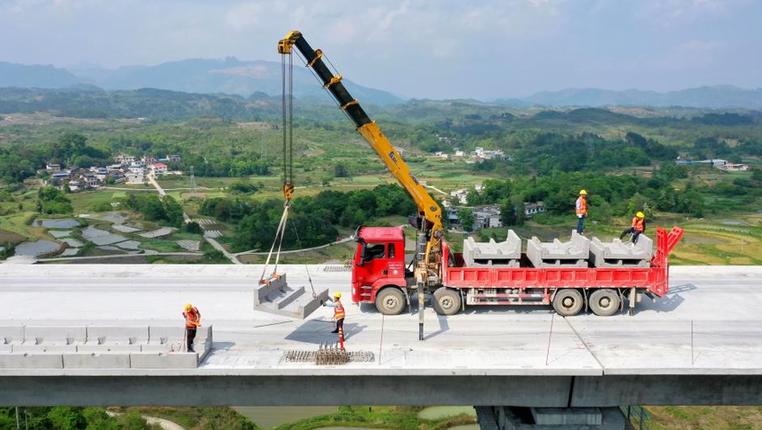 贵南高铁建设首次大规模运用新式施工工艺