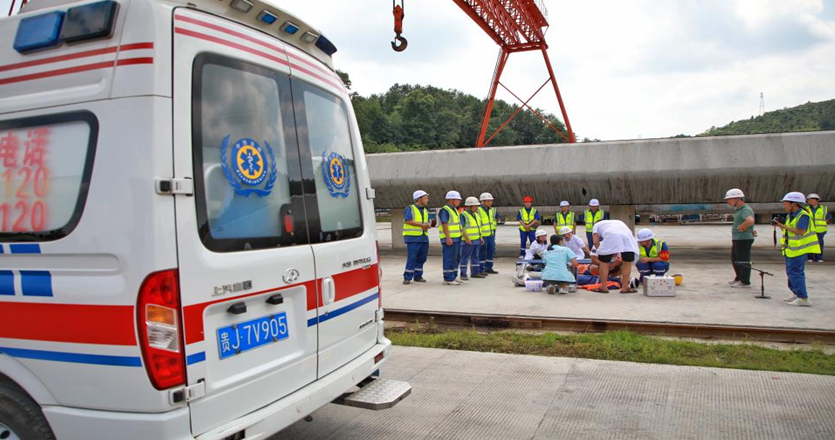 贵南高铁举行起重伤害应急救援演练