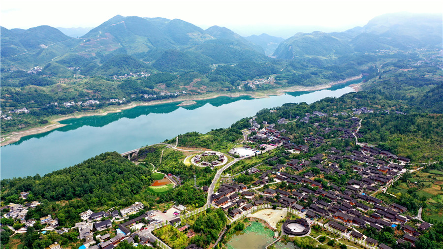 “飞阅”贵州务川龙潭古寨 领略仡佬村寨建筑魅力
