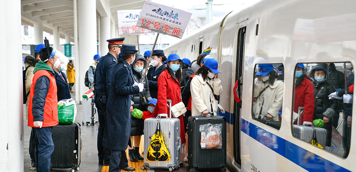贵州今年首趟返岗务工免费动车专列发车