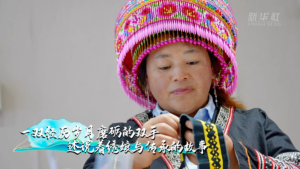 一针一线的传承 苗族绣娘将传统布贴绣带出大山