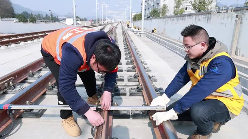 微视频丨贵南高铁进入轨道精调冲刺阶段