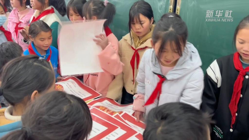 贵州凯里：“学雷锋日”的特殊表彰