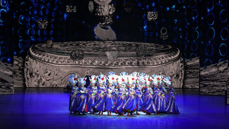 贵州大型民族歌舞《多彩贵州风》成功演出5000场