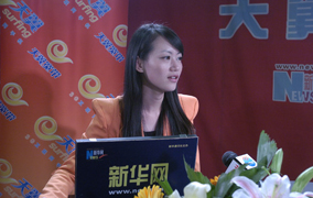主持人李方方